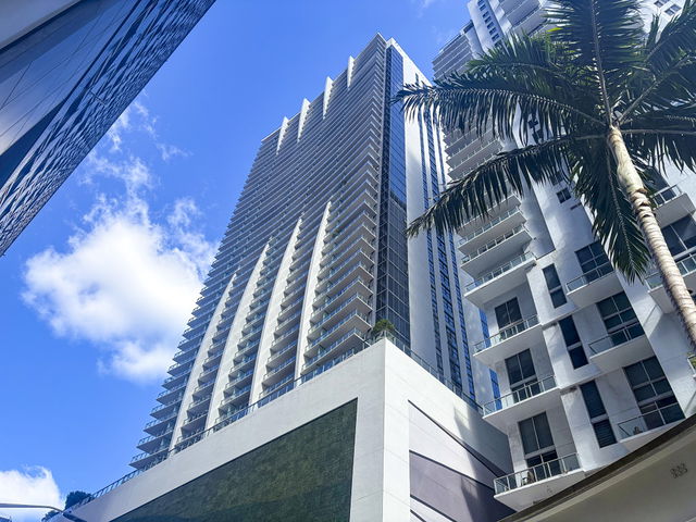 1010 Brickell  photo 2